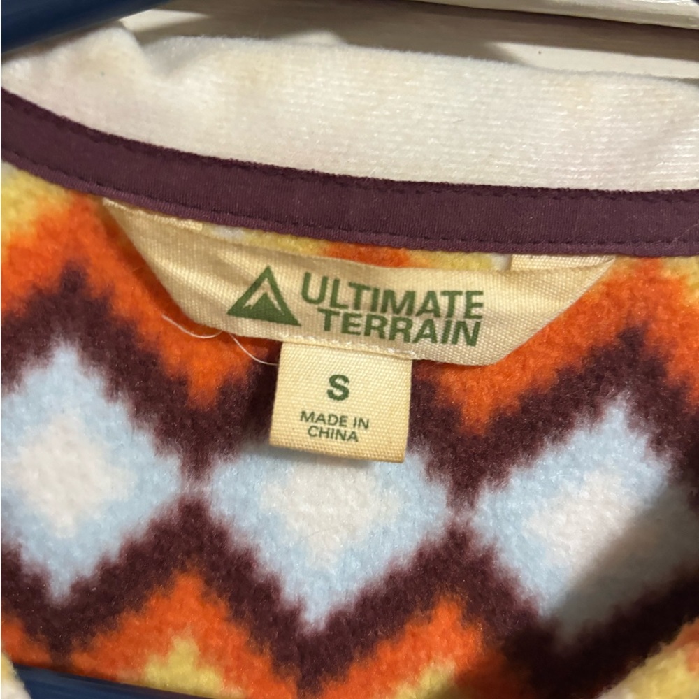 Chevron Patterned Zip-Up Jacket - Picture 2 of 3